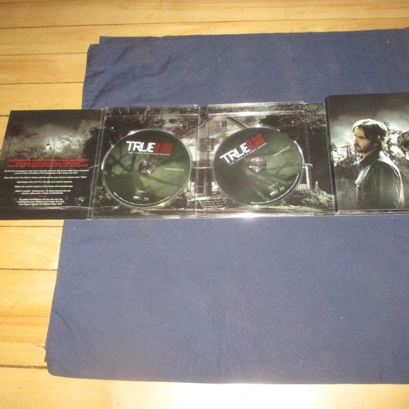 True Blood : The Complete 1st and 2nd Seasons (Blu-Ray Disc, 5-Disc Set  each) - Picture 6 of 9